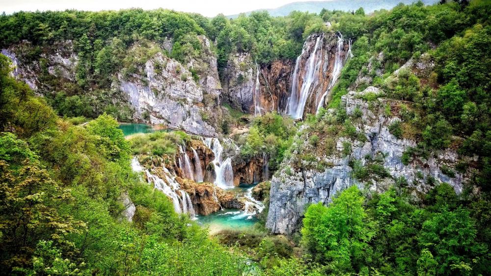 Waterfalls at Plitvice Lakes National Park ⛰️ wallpaper