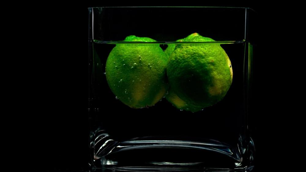 Limes in a glass of water wallpaper