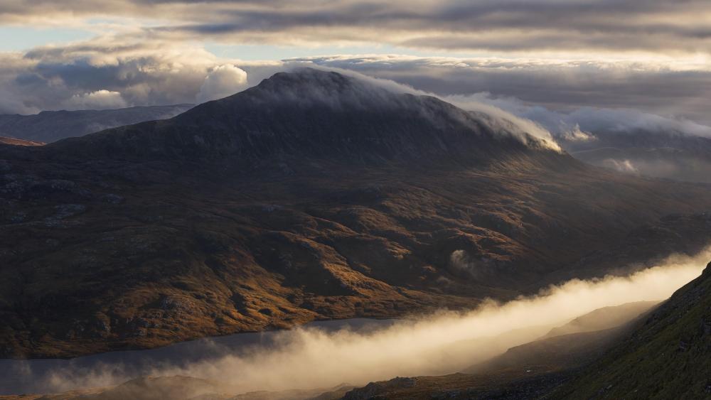 Mountains in the fog wallpaper