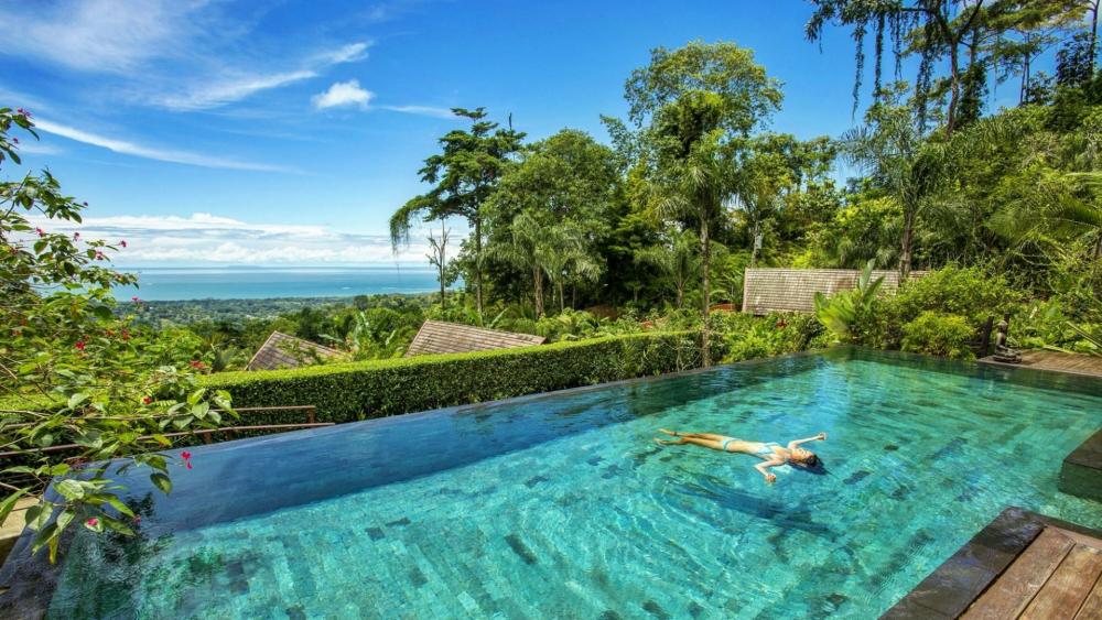 Swimming in Costa Rica wallpaper