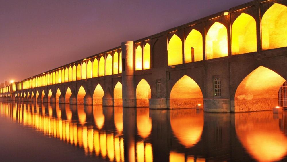 Siosepol Bridge in the evening, Isfahan wallpaper