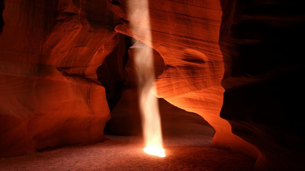 Ray of light in the Antelope Canyon wallpaper