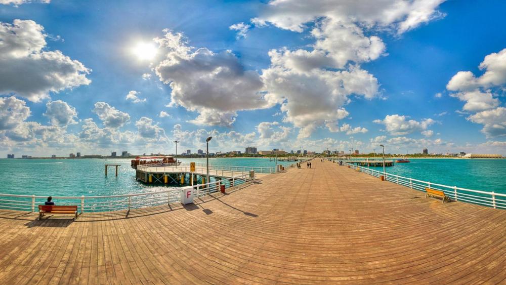 Rays of light in Kish island, southern Iran wallpaper