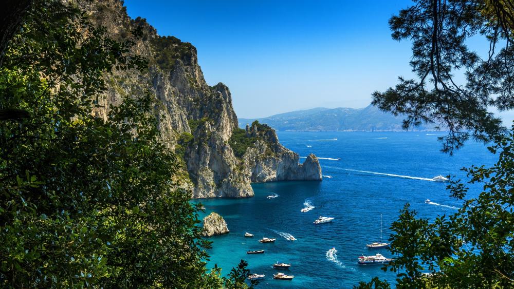 Bay on an island of Capri, Italy wallpaper