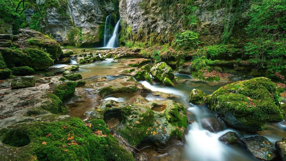 Tine de Conflens Waterfall and Venoge river - Canton de Vaud ...