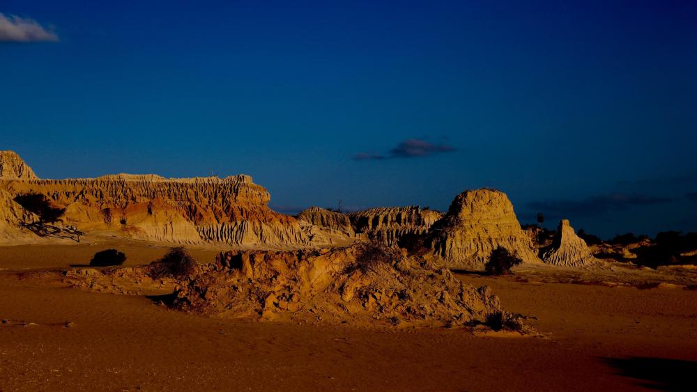 Sand formations at night in Mungo National Park, Australia wallpaper