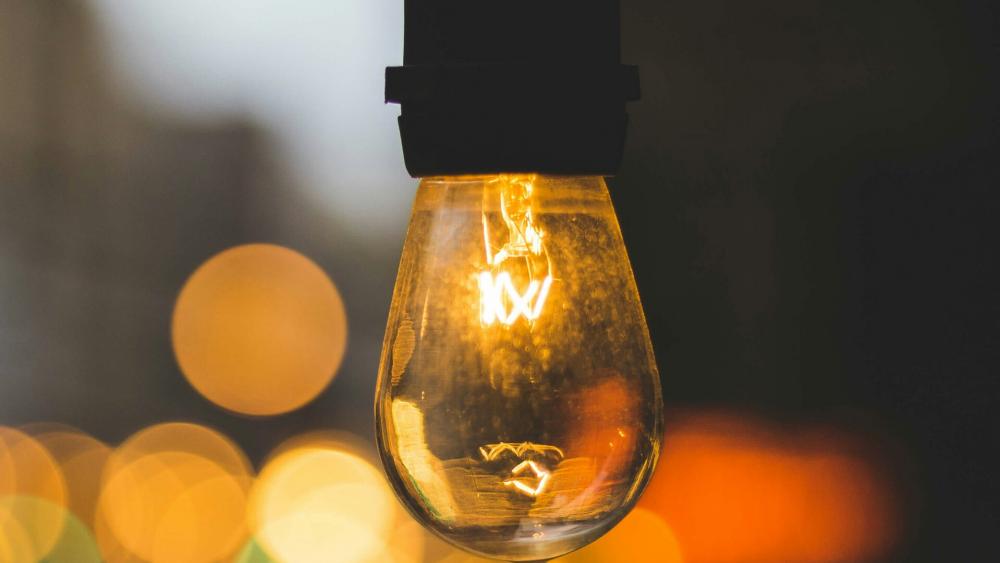 Light bulb with bokeh effect wallpaper