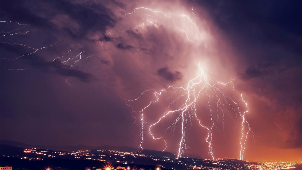 lightning above the city wallpaper