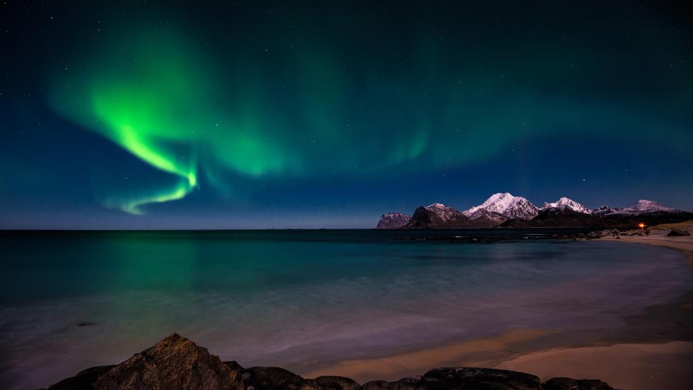 Northern lights over the sea wallpaper