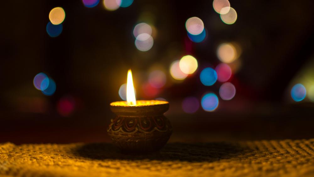 Candlelight with bokeh effect wallpaper