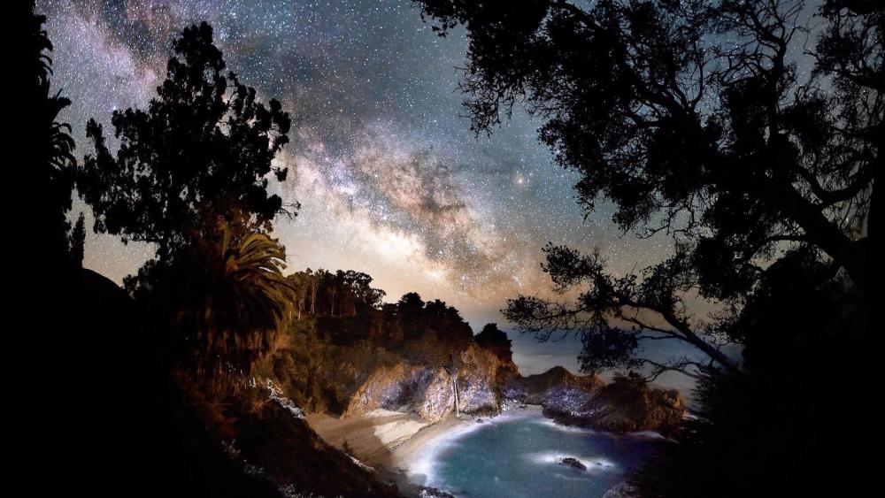 Milky Way over the bay wallpaper