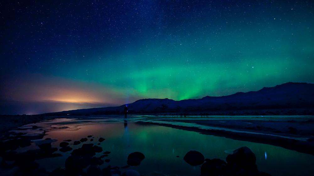 Aurora Borealis over Markarfljótsgljúfur Canyon (Iceland) wallpaper
