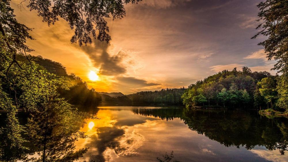 Lake Trakoscan at sunset (Croatia) wallpaper