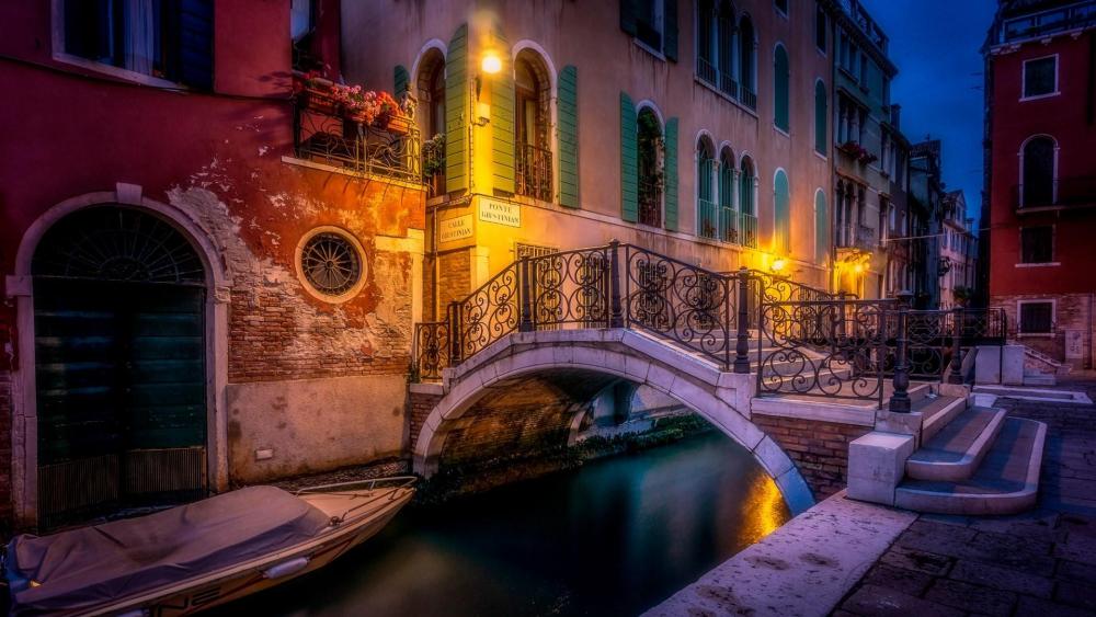 Venice canal at night, Italy wallpaper
