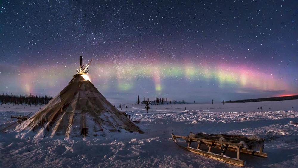 Polar lights in Tundra wallpaper