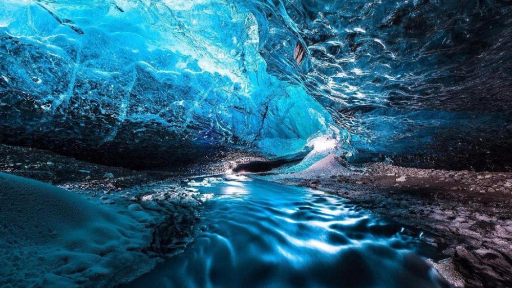 Crystal blue ice cave - Skaftafell wallpaper