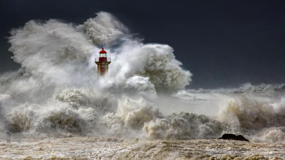 Felgueiras Lighthouse against a huge wave (Porto) wallpaper