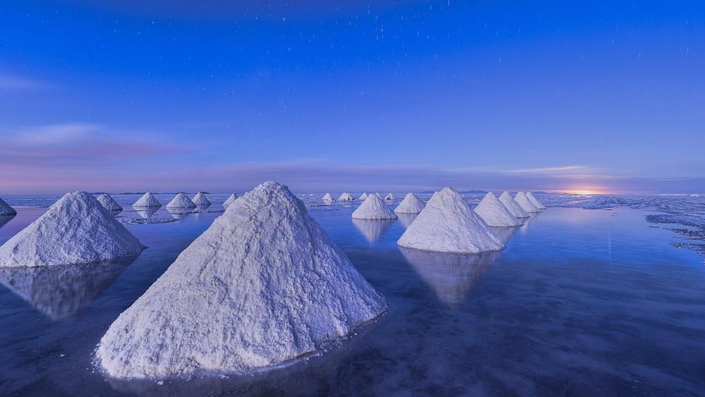 Salar de Uyuni salt piles wallpaper