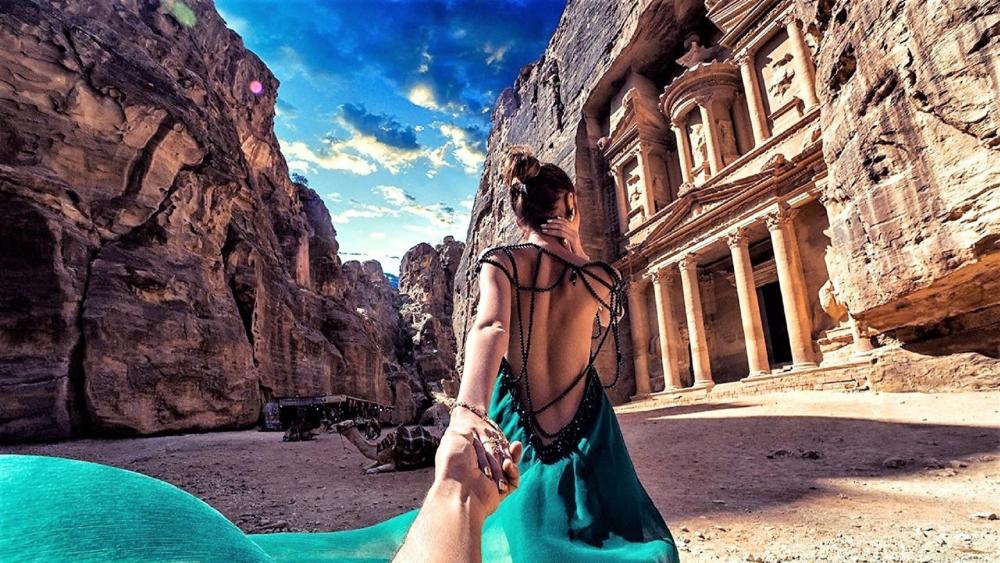 Follow me wallpaper
