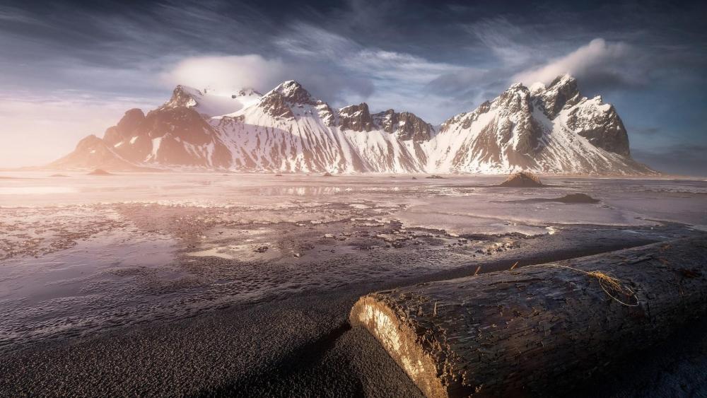 Vestrahorn Mountains (Vatnajökull National Park, Iceland) wallpaper