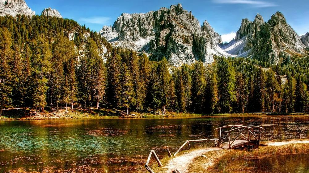 Lake Antorno in the Italian Dolomites wallpaper