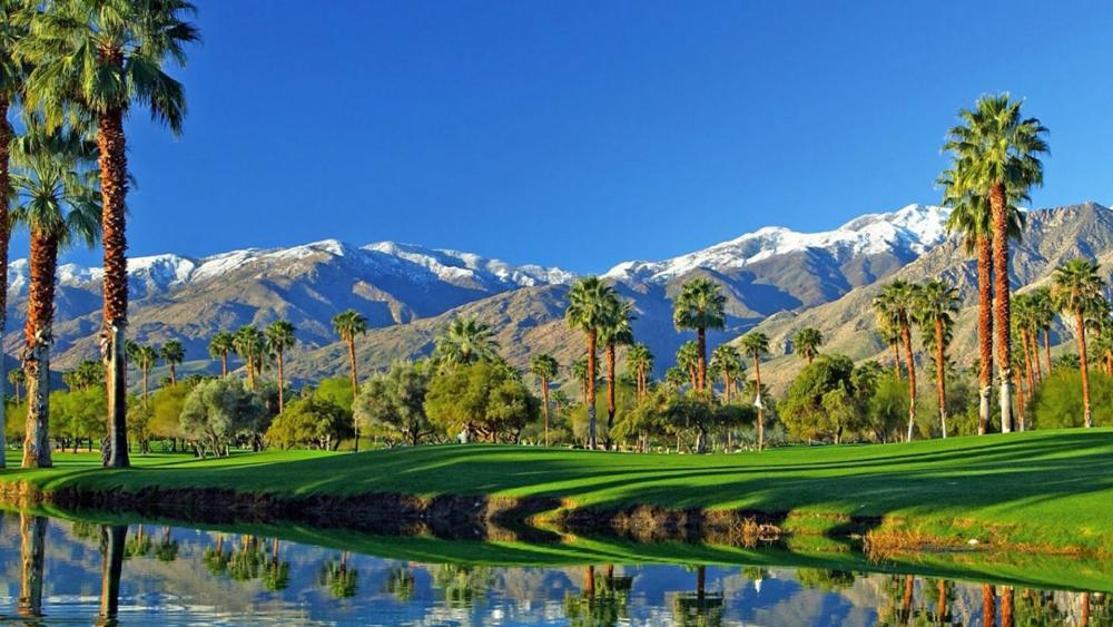 Golf club in Coachella Valley (Palm Springs, California) wallpaper