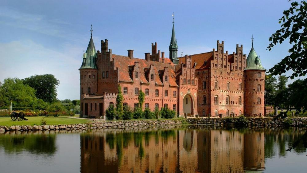 Egeskov Castle (Denmark) wallpaper