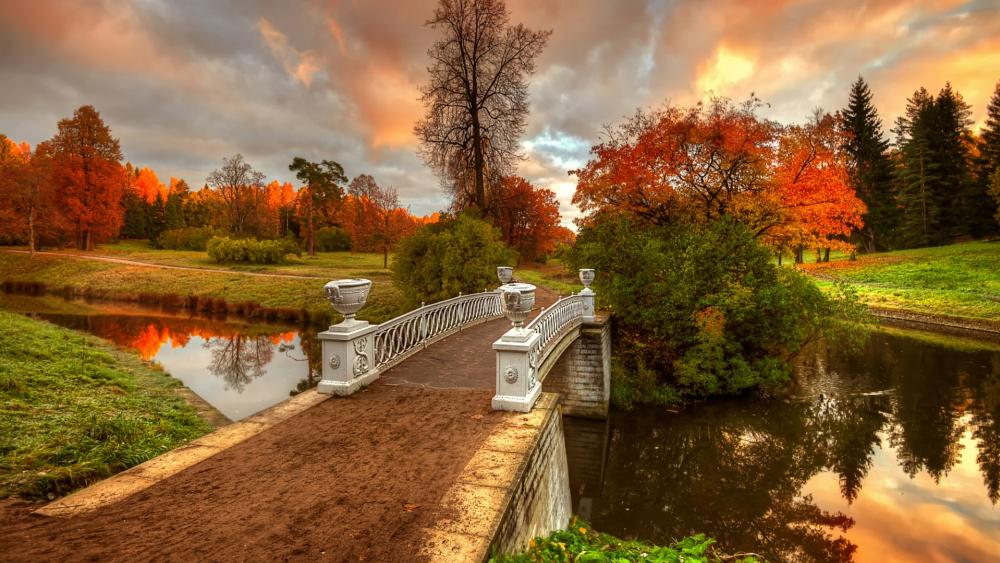 Visconti Bridge in Pavlovsk park at fall (Saint Petersburg, Russia ...