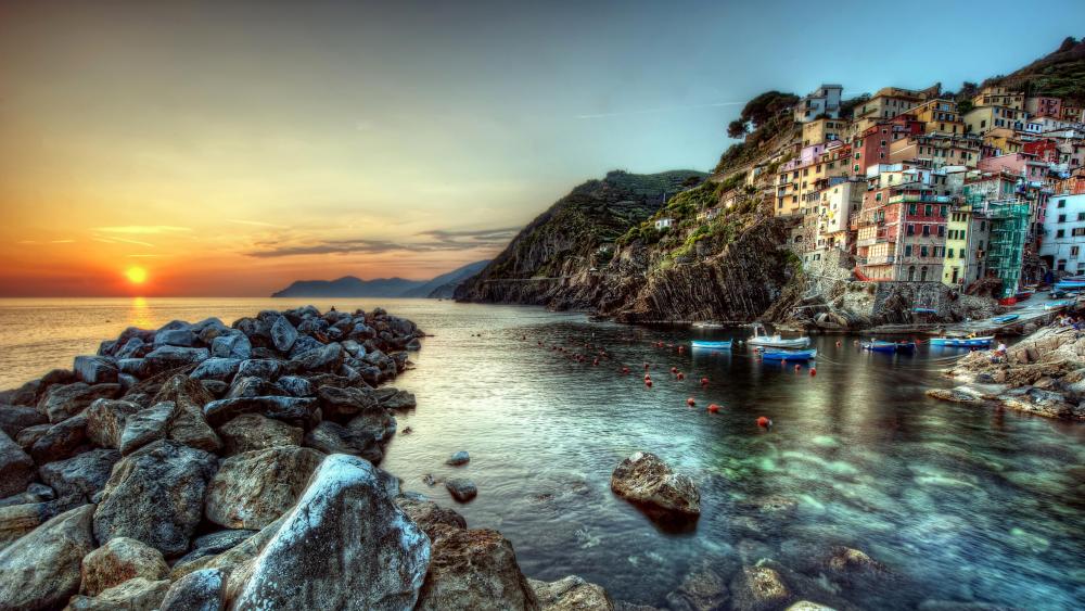 Riomaggiore at sunset wallpaper