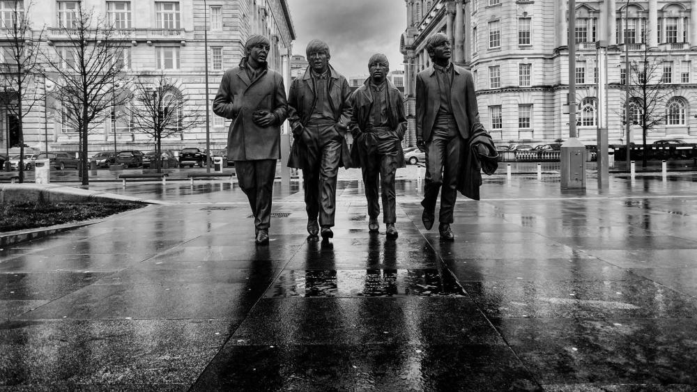 The Beatles Statue - Monochrome photography wallpaper