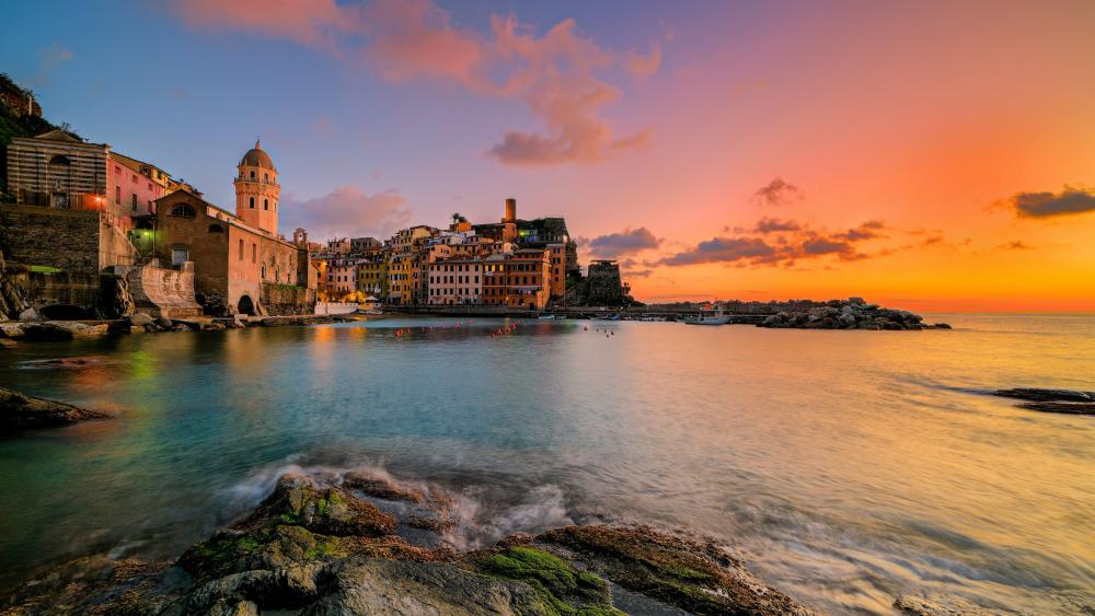 Vernazza at sundown (Cinque Terre, Italy) wallpaper