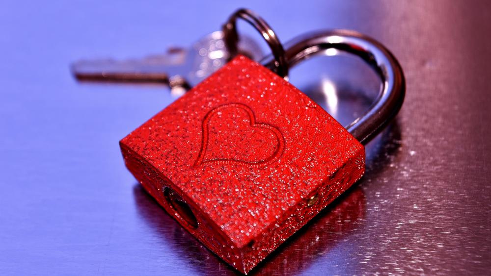 Love-heart padlock wallpaper