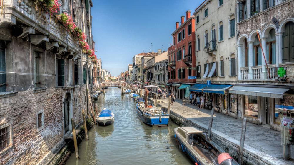 Venice canal alley wallpaper