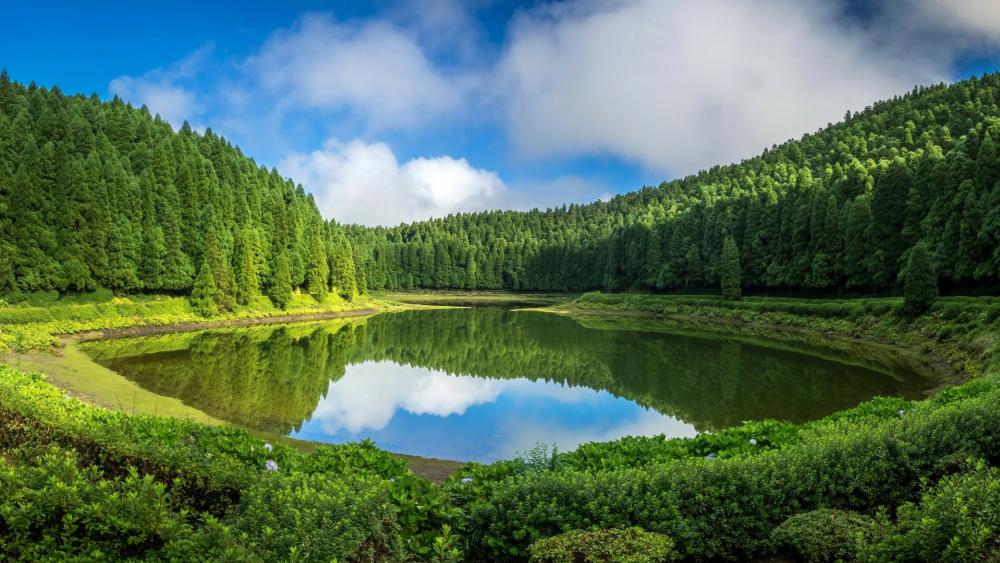 Santiago Lake, Portugal wallpaper