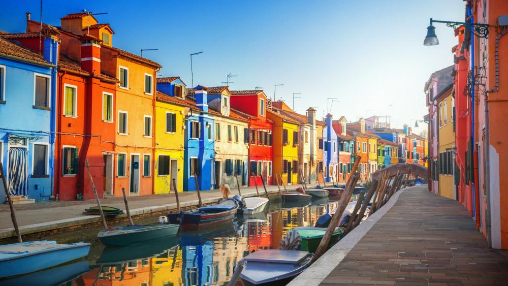 Colorful houses of Burano, Venice wallpaper