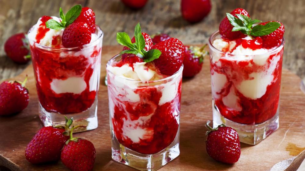 Strawberry ice cream wallpaper
