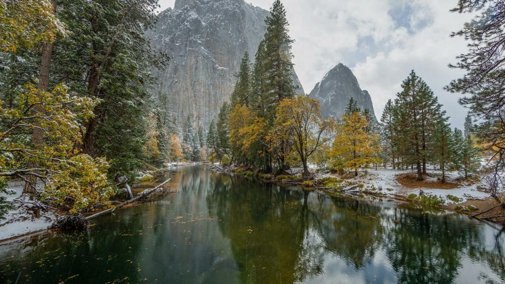 Autumn snow in Yosemite Valley, Yosemite National Park wallpaper