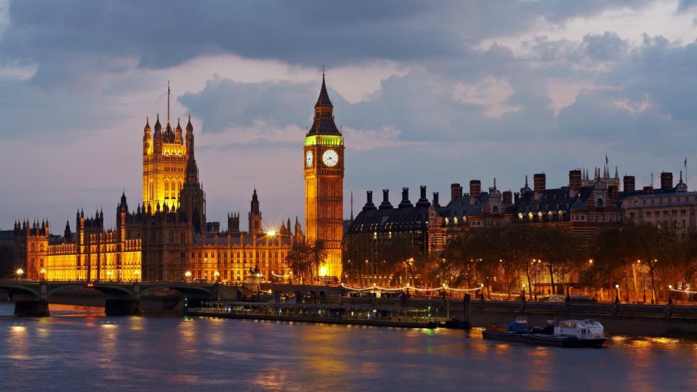 Big Ben and Palace of Westminster at dusk wallpaper