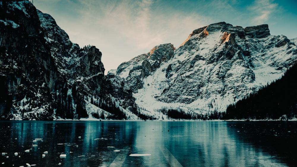 Icy Pragser Wildsee wallpaper