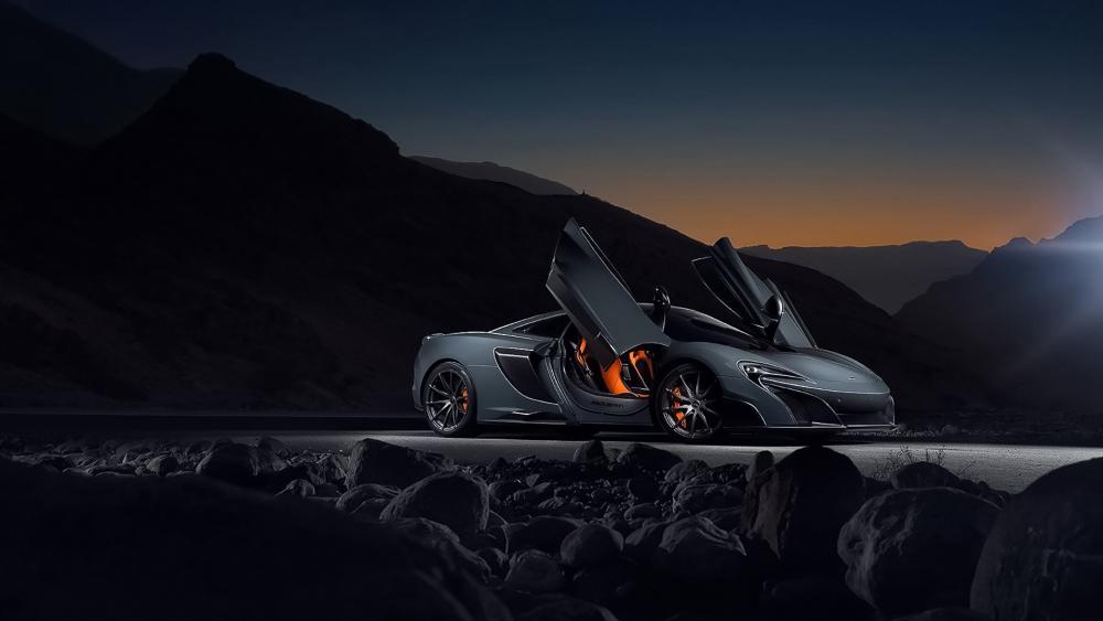 McLaren 675LT supercar wallpaper