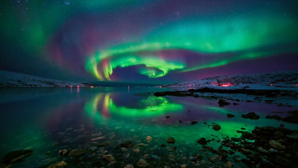 Northern lights in Tromso (Norway) wallpaper