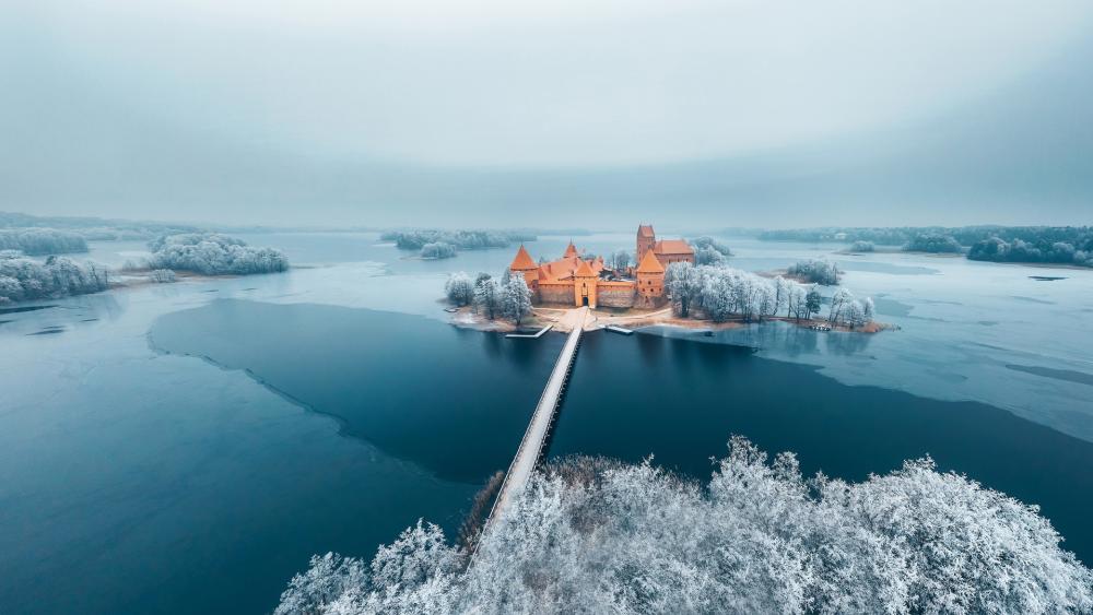 Trakai Island Castle on Lake Galvė wallpaper