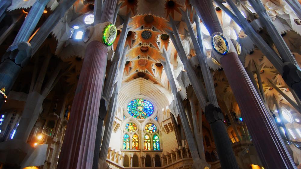 Interior Sagrada Familia wallpaper