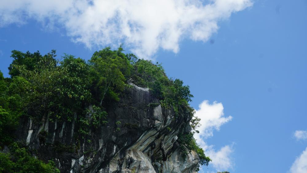 Cliff over Lake Toba, North Sumatra wallpaper