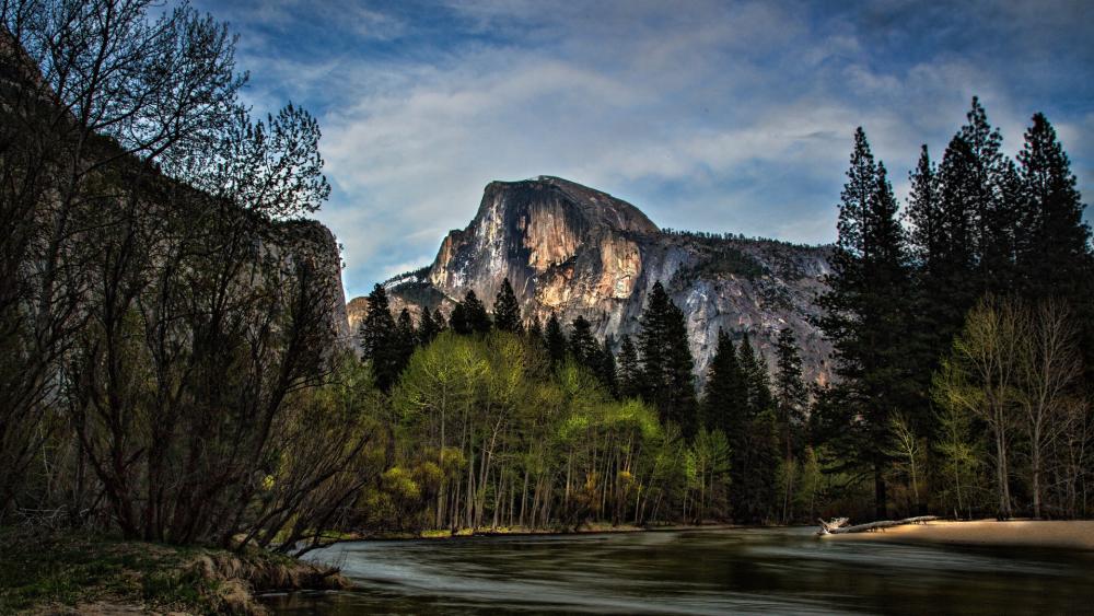 Merced River and Half Dome (Yosemite National Park) wallpaper