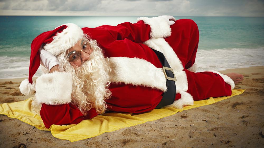 Santa Claus on the seashore wallpaper