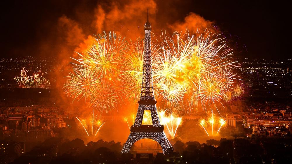 Fireworks at the Eiffel Tower wallpaper