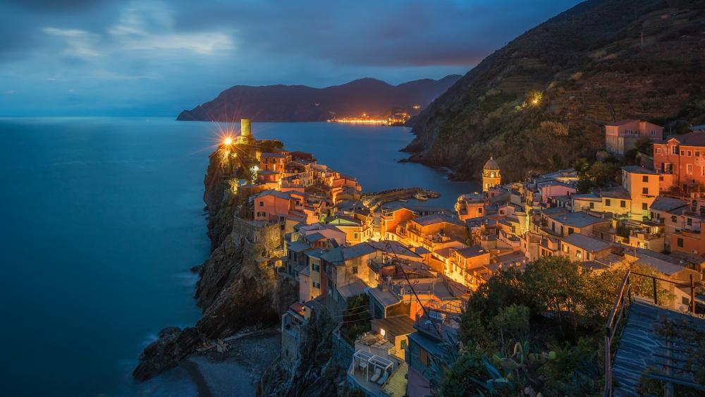 Vernazza at dusk wallpaper