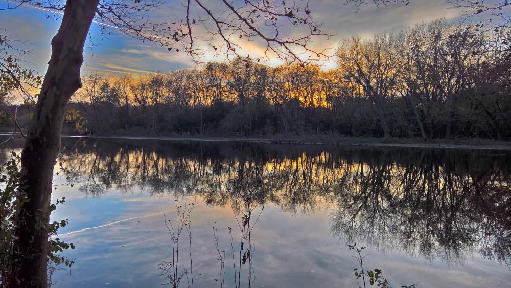 Reflective Sunset wallpaper