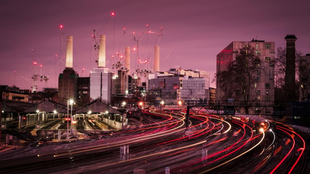 London traffic light trails wallpaper